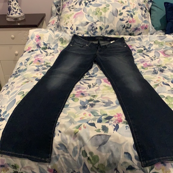 Low rise, dark distressed wash, boot cut, low rise Lucky jeans - Picture 2 of 5